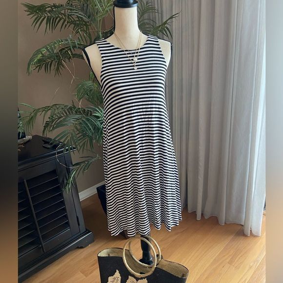 Old Navy Fit and Flare Stripe Sleeveless Dress - Picture 1 of 4